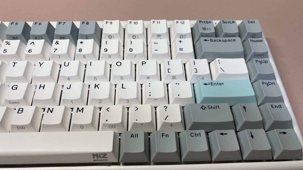 キーボード右半分のFnレイヤーの様子。