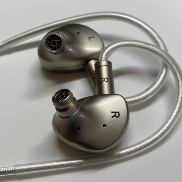 Sivga Queの金属筐体。
