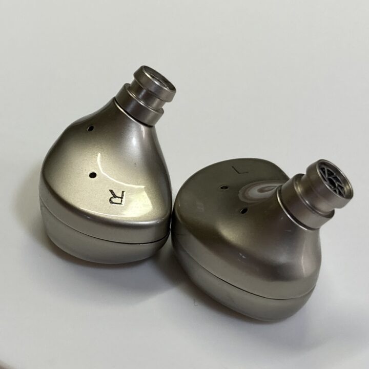 Sivga Queの金属筐体。