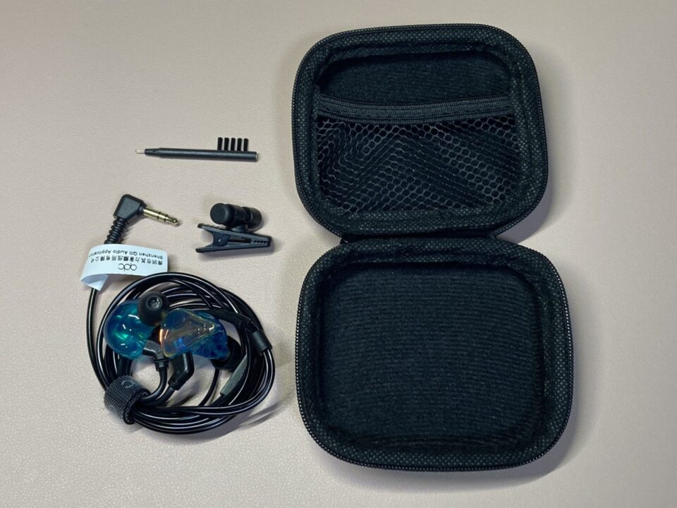 QDC FRONTIERのポーチの中身。