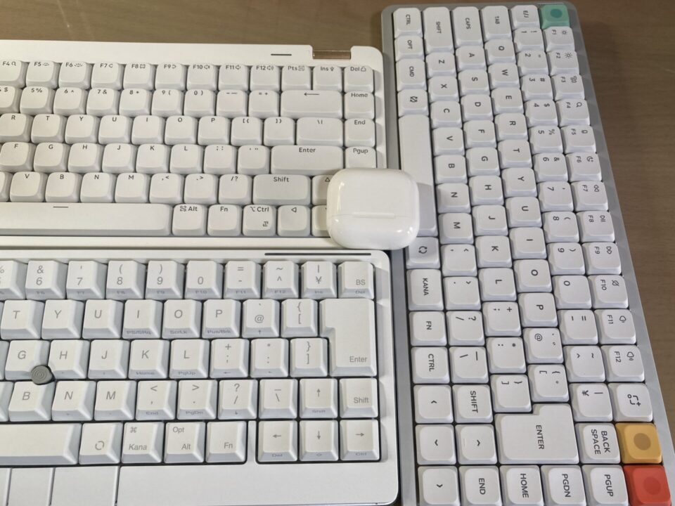NuPhy Air75 V3、Lofree Flow Lite、HHKB Studio雪、AirPods4ケースの色比較
