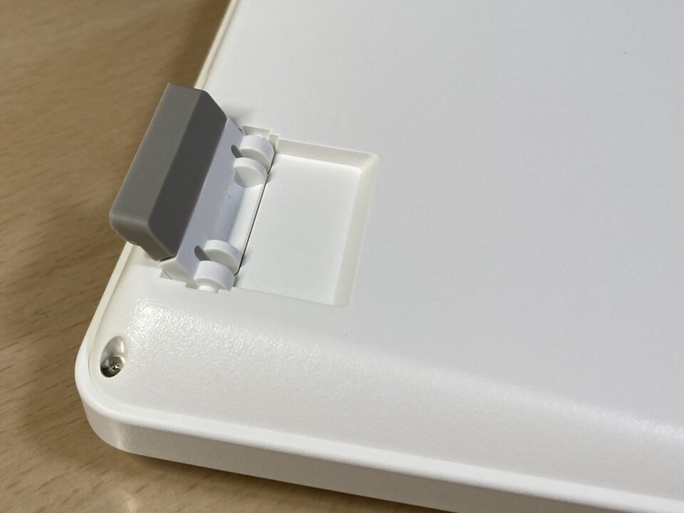 Lofree Flow Lite 84のスタンドは1段階のみ。