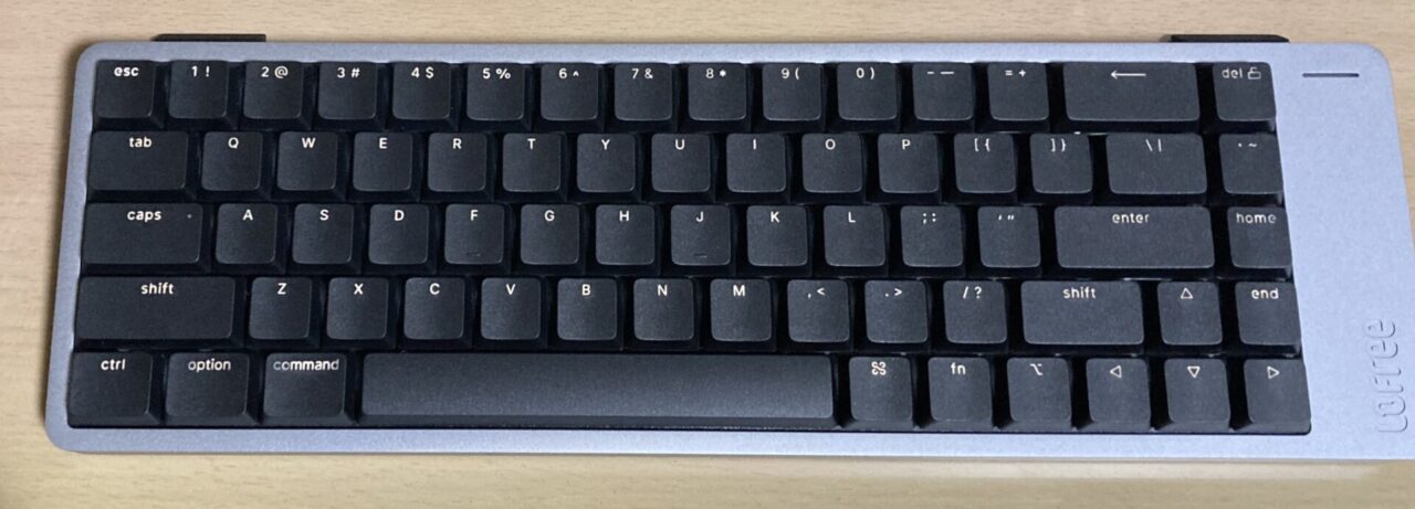 Lofree Flow2バックライトを点灯させた様子。