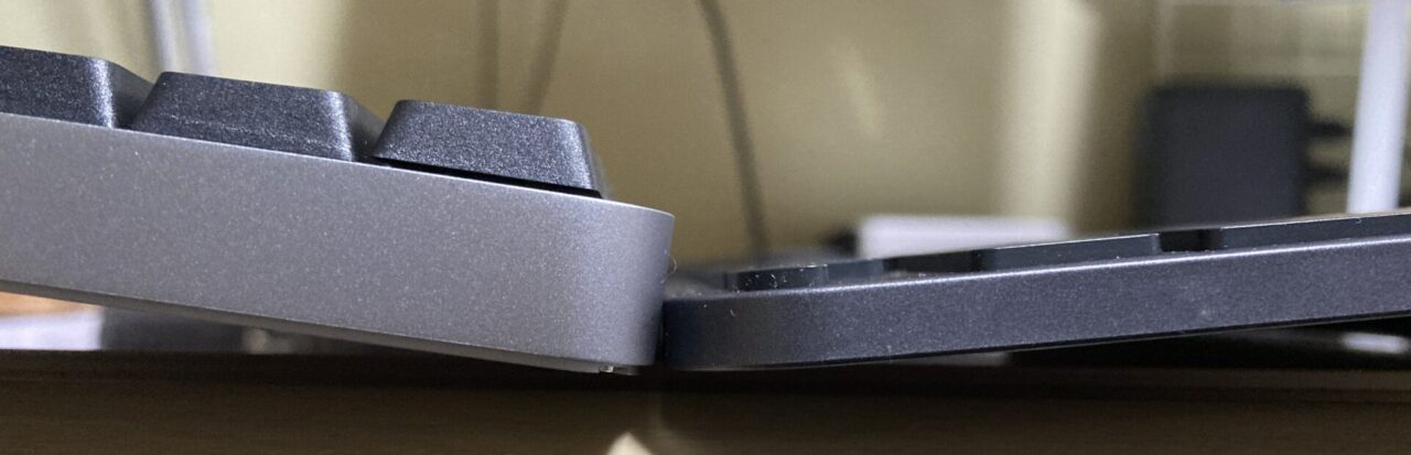 Lofree Flow2とMX Keys miniの高さ(厚さ)の比較