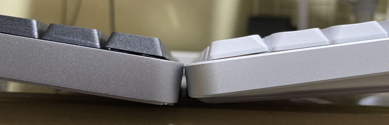 Lofree Flow2とNuPhy Air 75 V3の高さ(厚さ)の比較