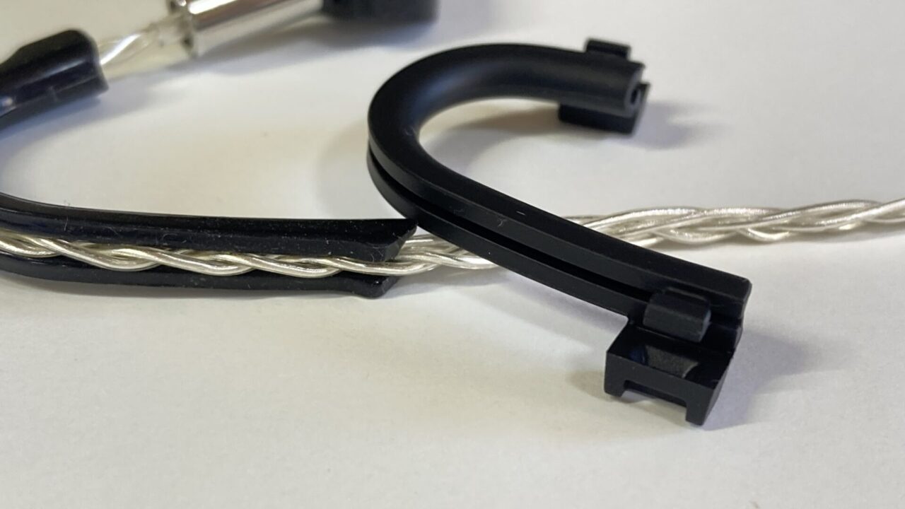 final A2000に付属のイヤーフックType-B