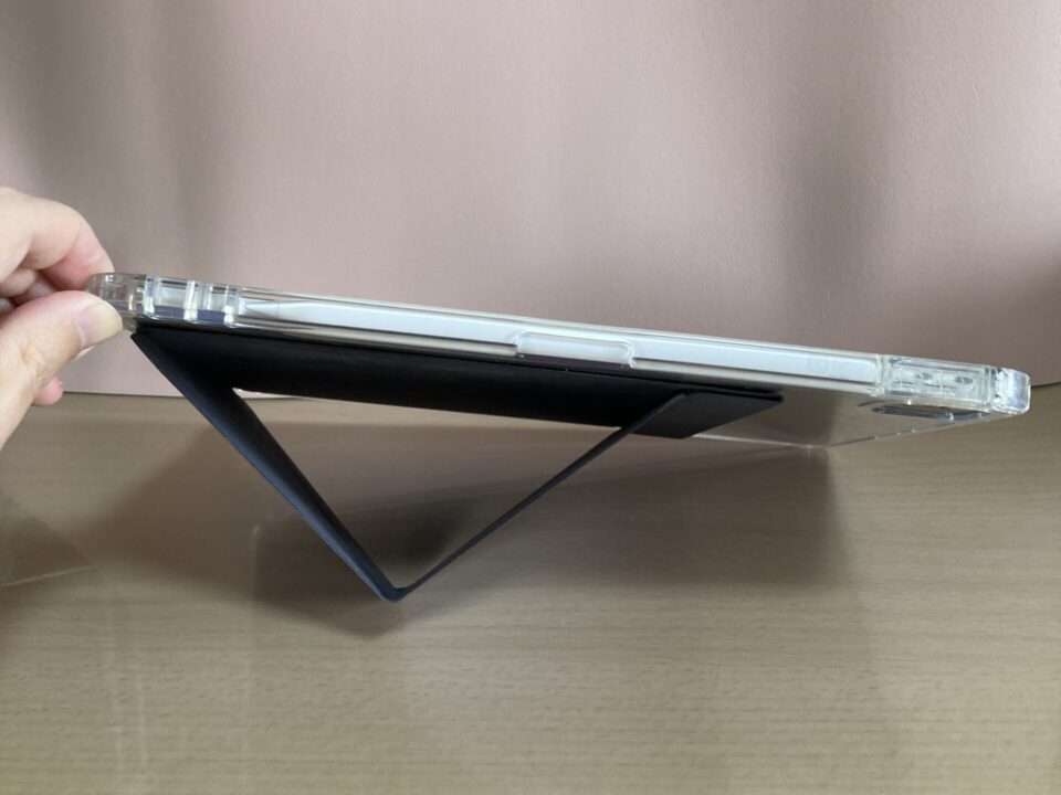 MOFT Xは横置きは倒れる